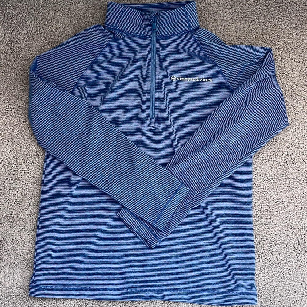 Boys vineyard vines blue/white striped long sleeve top in size Small.